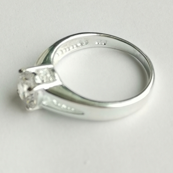 CZ Solitaire Engagement ring size 8 🆕 - Picture 3 of 6
